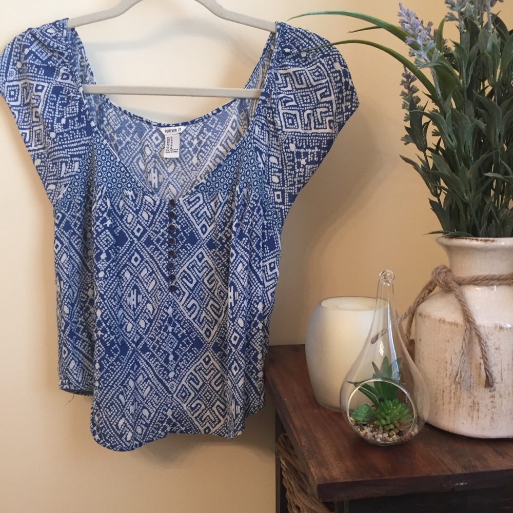🌻3 FOR 10🌻 • 💙 tribal print flowy cotton blouse